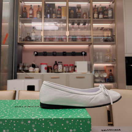 RHINESTONE BALLET FLATS WITH BOW IN WHITE WAX-OIL SHEEPSKIN