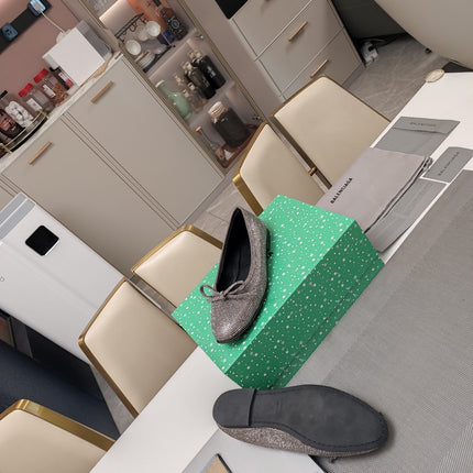 RHINESTONE BALLET FLATS WITH BOW IN GRAY SHEEPSKIN