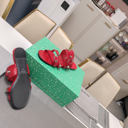 STRAPPY FLAT SANDALS IN RED STUDDED WAX-OIL SHEEPSKIN