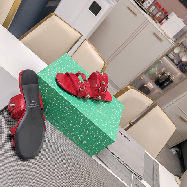 STRAPPY FLAT SANDALS IN RED STUDDED WAX-OIL SHEEPSKIN