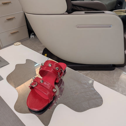 STRAPPY FLAT SANDALS IN RED STUDDED WAX-OIL SHEEPSKIN