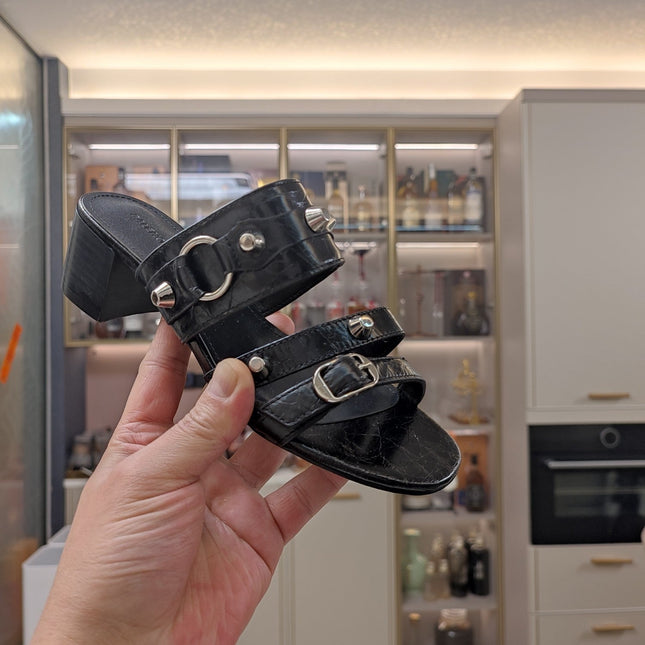 STRAPPY MEDIUM HEELED SANDALS IN BLACK STUDDED WAX-OIL SHEEPSKIN