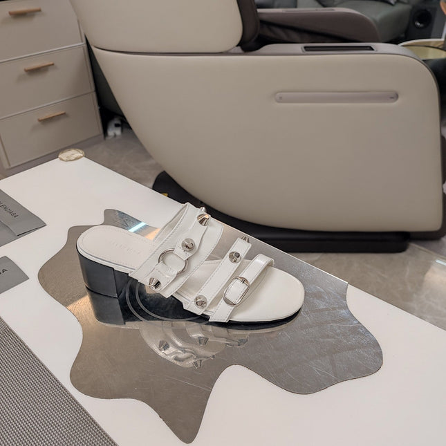 STRAPPY MEDIUM HEELED SANDALS IN WHITE STUDDED WAX-OIL SHEEPSKIN