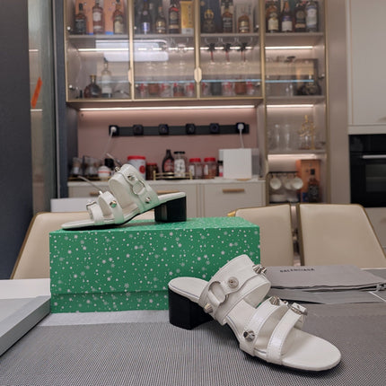 STRAPPY MEDIUM HEELED SANDALS IN WHITE STUDDED WAX-OIL SHEEPSKIN