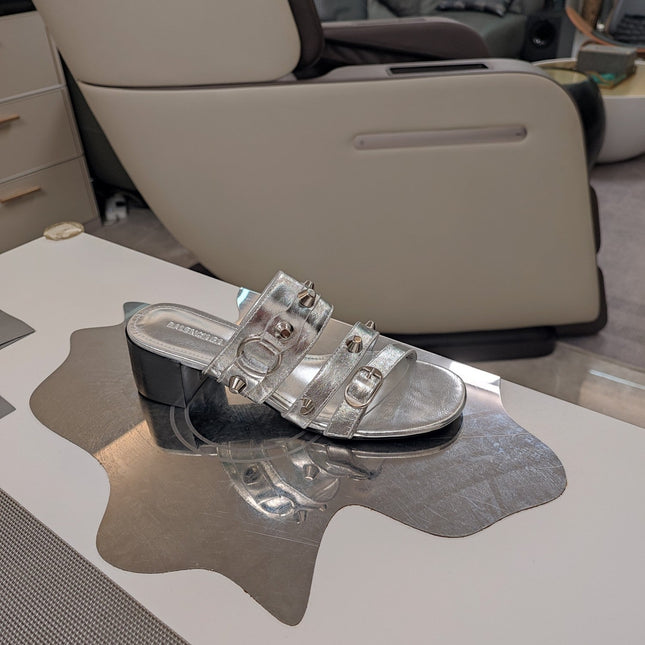 STRAPPY MEDIUM HEELED SANDALS IN SILVER STUDDED WAX-OIL SHEEPSKIN