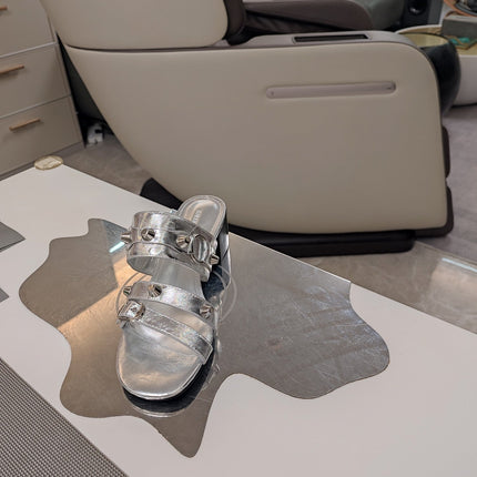 STRAPPY MEDIUM HEELED SANDALS IN SILVER STUDDED WAX-OIL SHEEPSKIN