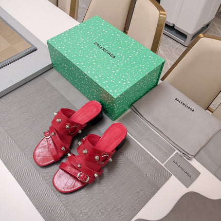 STRAPPY MEDIUM HEELED SANDALS IN RED STUDDED WAX-OIL SHEEPSKIN