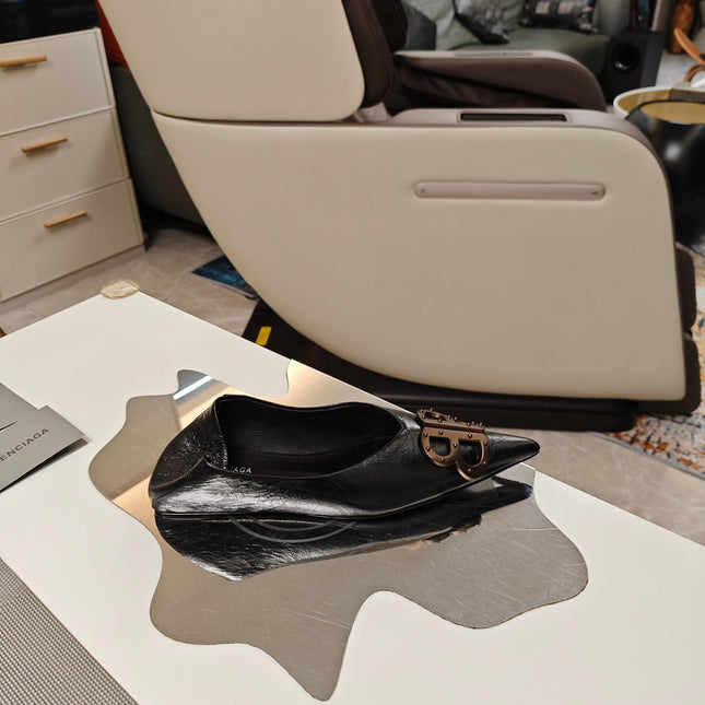 POINTED BALLET FLATS IN BLACK SHINY CRACKED SHEEPSKIN