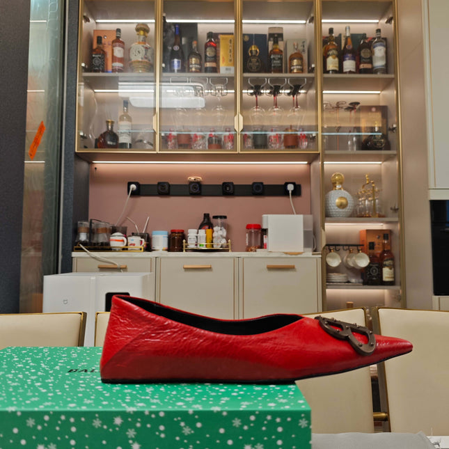 POINTED BALLET FLATS IN RED SHINY CRACKED SHEEPSKIN