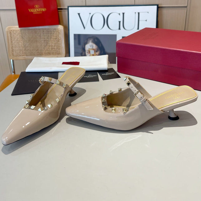 ROCKSTUD CAGED MULES 5 CM IN BISQUE BEIGE CALFSKIN