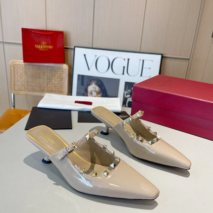 ROCKSTUD CAGED MULES 5 CM IN BISQUE BEIGE CALFSKIN