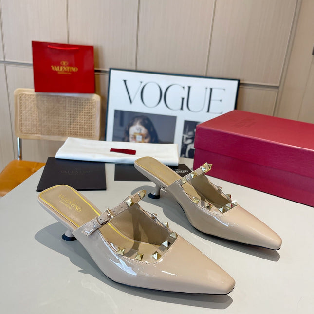 ROCKSTUD CAGED MULES 5 CM IN BISQUE BEIGE CALFSKIN