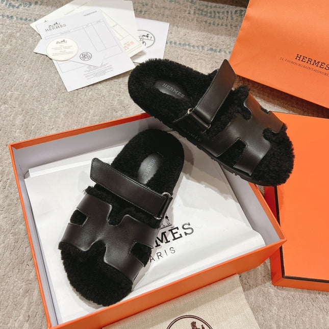 CHYPRE SANDAL IN BLACK SHEARLING AND CALFSKIN