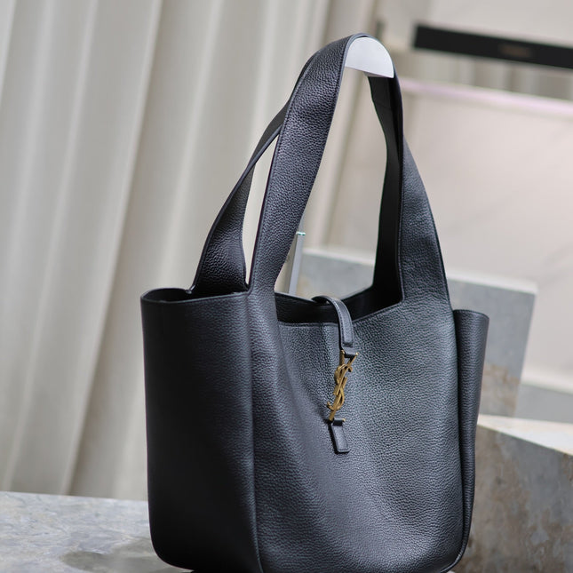 LE 5 À 7 BEA TOTE BAG 50 IN BLACK LAMBSKIN GOLD LOGO