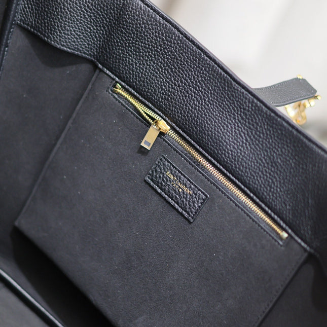 LE 5 À 7 BEA TOTE BAG 50 IN BLACK LAMBSKIN GOLD LOGO