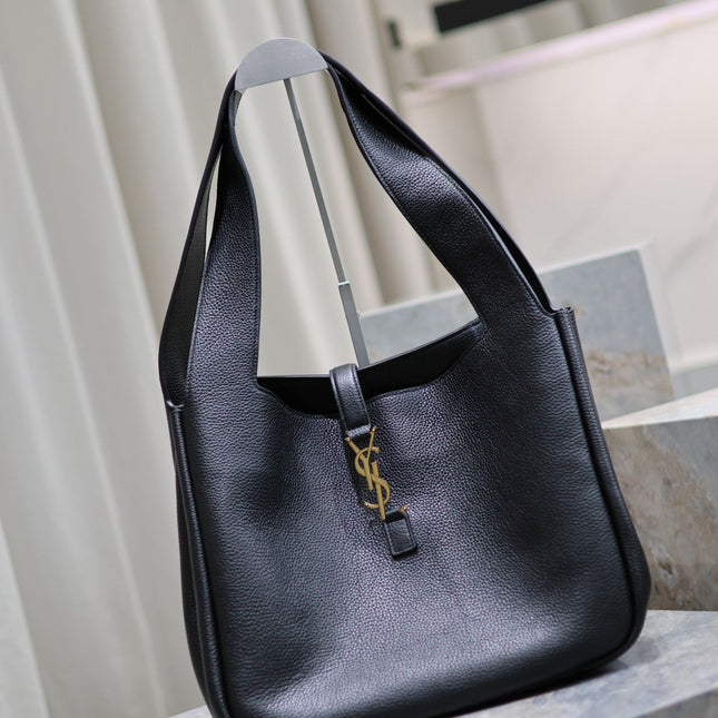 LE 5 À 7 BEA TOTE BAG 50 IN BLACK LAMBSKIN GOLD LOGO