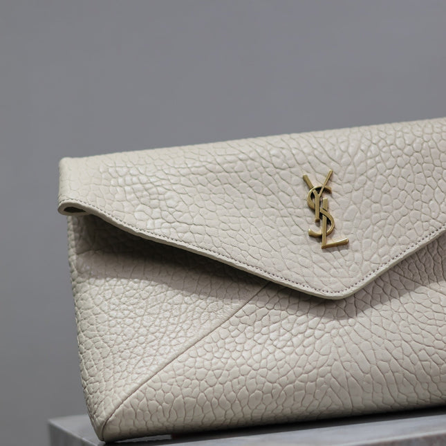 ENVELOPE CLUTCH 29 IN WHITE LAMBSKIN COPPER LOGO