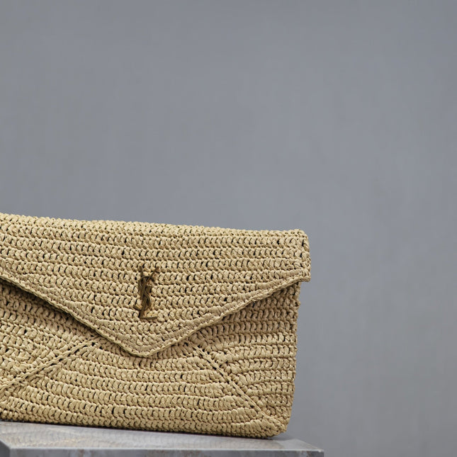 ENVELOPE CLUTCH 29 IN BEIGE RAFFIA