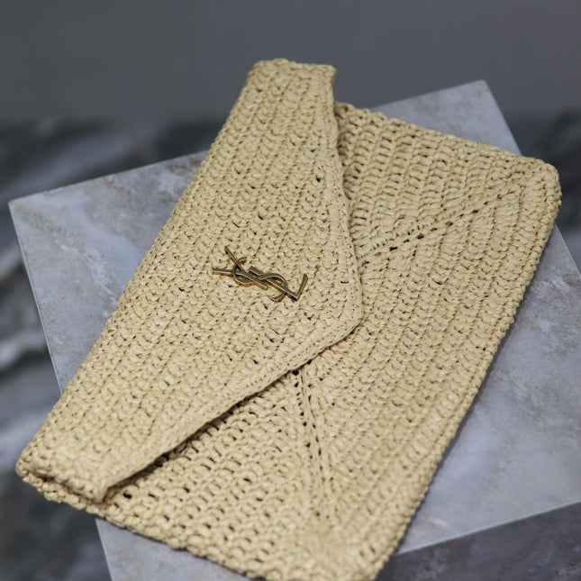 ENVELOPE CLUTCH 29 IN BEIGE RAFFIA