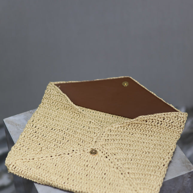 ENVELOPE CLUTCH 29 IN BEIGE RAFFIA