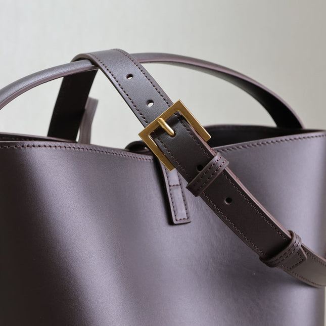 LE 37 MEDIUM BUCKET BAG 26 IN BRUNETTE BROWN CALFSKIN GOLD HARDWARE