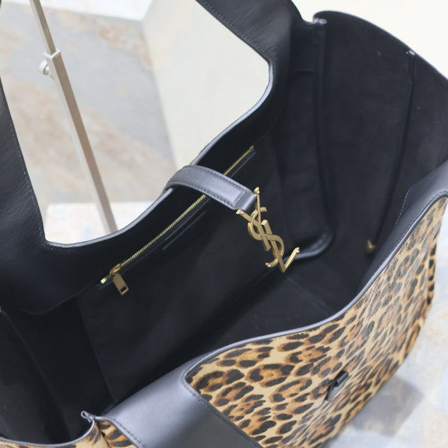 LE 5 À 7 BEA TOTE BAG 50 IN LEOPARD PRINT LEATHER GOLD LOGO