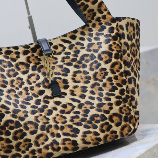 LE 5 À 7 BEA TOTE BAG 50 IN LEOPARD PRINT LEATHER GOLD LOGO