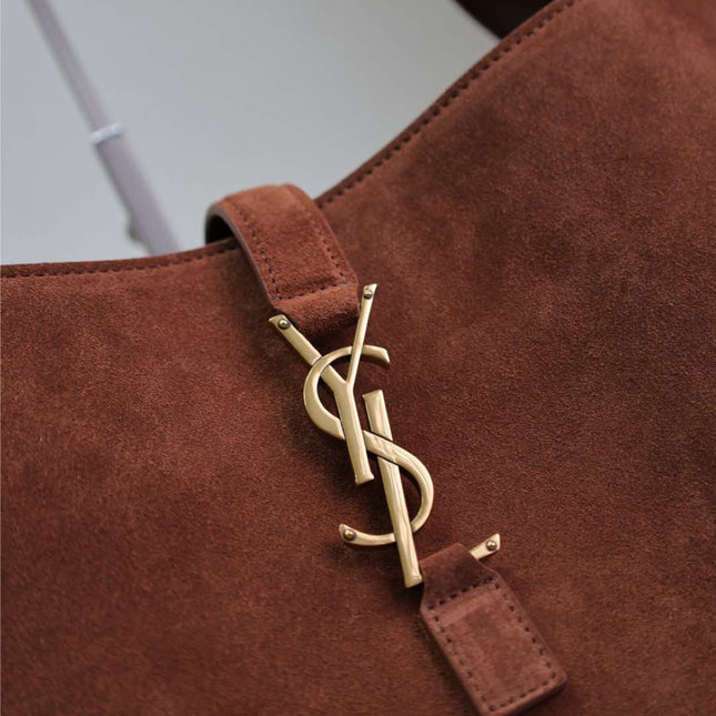 LE 5 À 7 BEA TOTE BAG 50 IN RED BROWN SUEDE GOLD LOGO