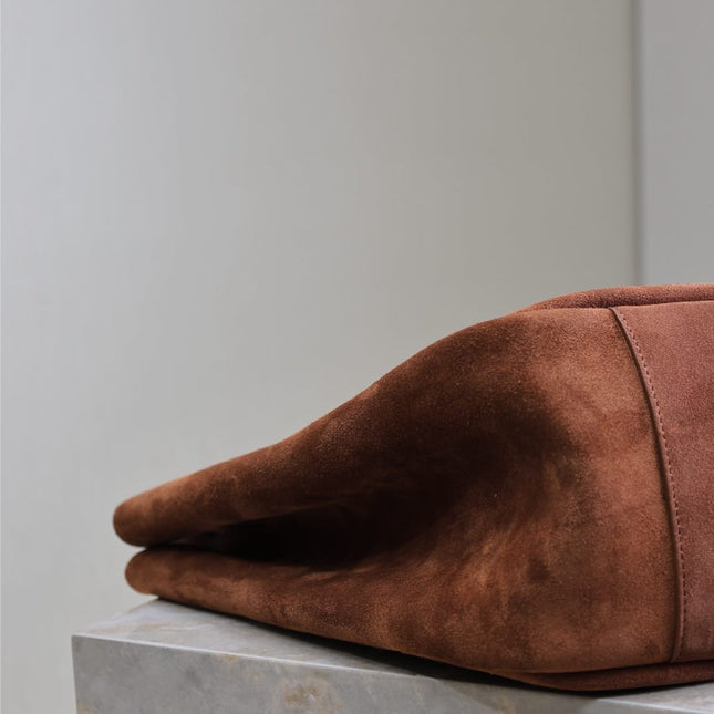 LE 5 À 7 BEA TOTE BAG 50 IN RED BROWN SUEDE GOLD LOGO