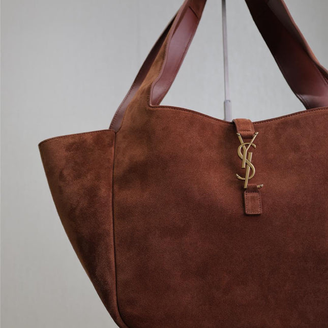 LE 5 À 7 BEA TOTE BAG 50 IN RED BROWN SUEDE GOLD LOGO