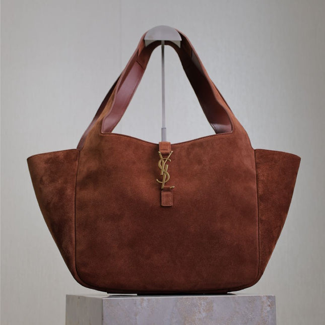 LE 5 À 7 BEA TOTE BAG 50 IN RED BROWN SUEDE GOLD LOGO