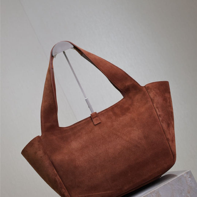 LE 5 À 7 BEA TOTE BAG 50 IN RED BROWN SUEDE GOLD LOGO