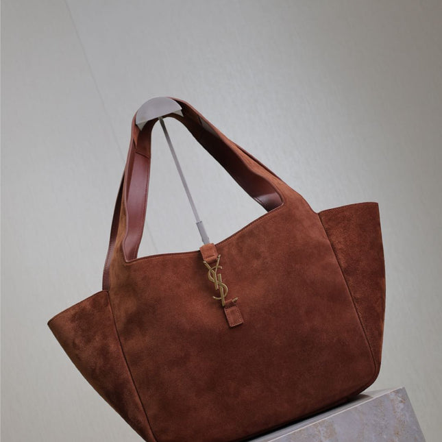 LE 5 À 7 BEA TOTE BAG 50 IN RED BROWN SUEDE GOLD LOGO