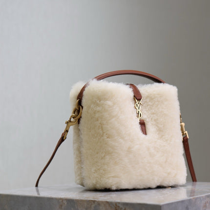 LE 37 MINI BUCKET BAG 15 IN CREAM SHEARLING AND BROWN LEATHER TRIM