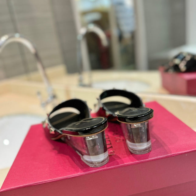 ROCKSTUD MULE SANDALS WITH TRANSPARENT HEEL IN BLACK CALFSKIN