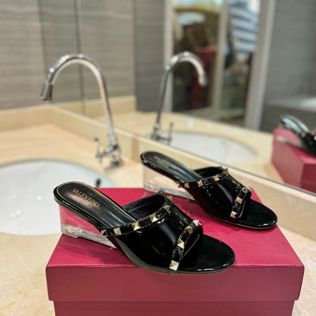 ROCKSTUD MULE SANDALS WITH TRANSPARENT HEEL IN BLACK CALFSKIN