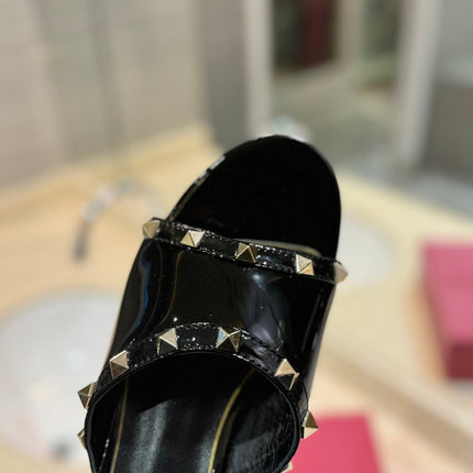 ROCKSTUD MULE SANDALS WITH TRANSPARENT HEEL IN BLACK CALFSKIN