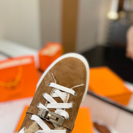 DAY SNEAKER IN BRONZE BROWN SUEDE AND FLEECE LINING