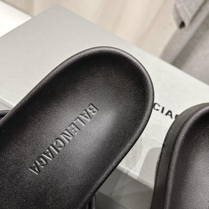 SLIDE SANDALS IN BLACK NYLON AND RUBBER YELLOW PRINT