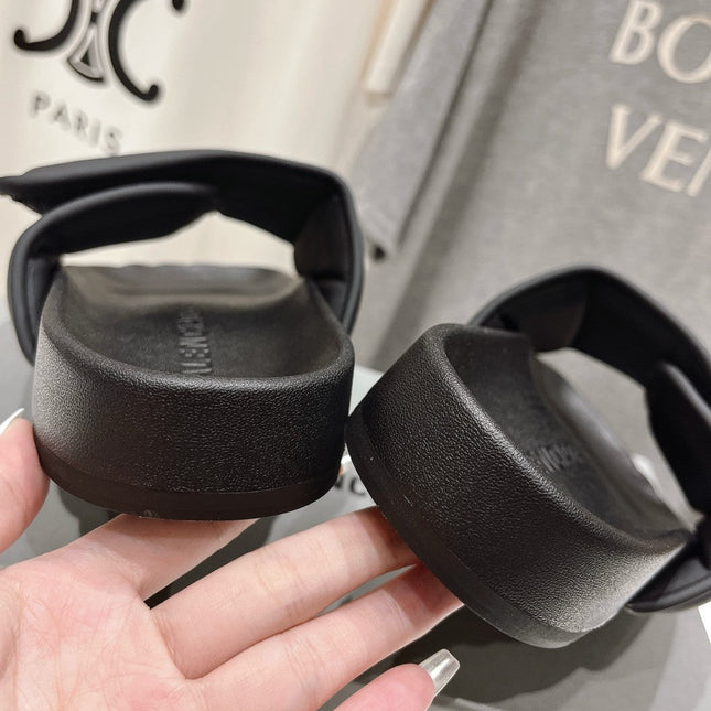 SLIDE SANDALS IN BLACK NYLON AND RUBBER YELLOW PRINT