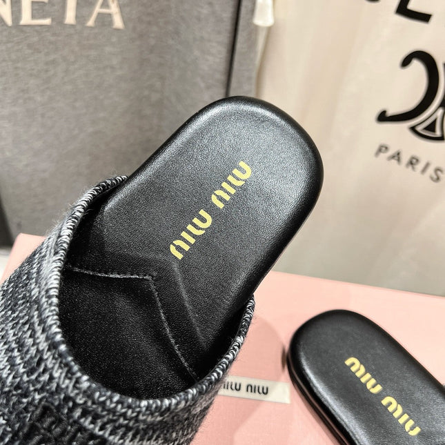 KNITTED MULES IN BLACK MIX WHITE WOOL