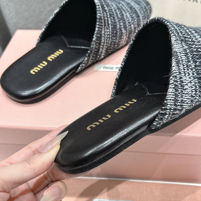 KNITTED MULES IN BLACK MIX WHITE WOOL