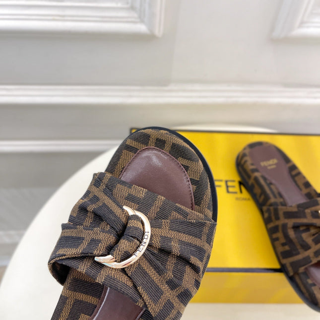 FENDI FLAT SLIPPER IN CHOCOLATE BROWN MONOGRAM JACQUARD FABRIC WITH GOLD HARDWARE