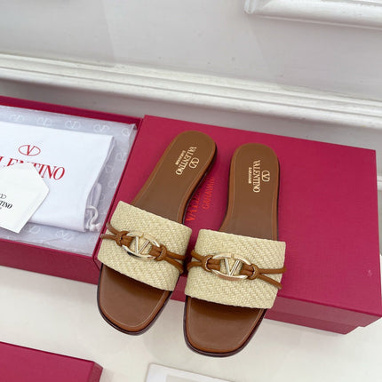 GARAVANI V LOGO SIGNATURE SLIDE IN BEIGE RAFFIA AND BROWN CALFSKIN