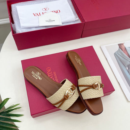 GARAVANI V LOGO SIGNATURE SLIDE IN BEIGE RAFFIA AND BROWN CALFSKIN