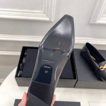 FLAT LOAFERS WITH GOLD CHAIN IN BLACK SMOOTH CALFSKIN