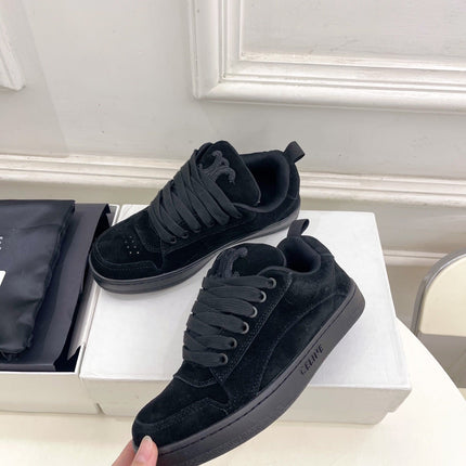 HUNTINGTON LOW LACE-UP SNEAKER IN BLACK SUEDE AND MESH