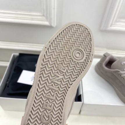 HUNTINGTON LOW LACE-UP SNEAKER IN PASTEL GRAY SUEDE AND MESH