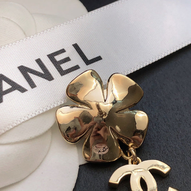 SUNFLOWER DOUBLE C EARRINGS IN GOLD METAL OVAL WHITE PEARLS AND CRYSTAL LOGO