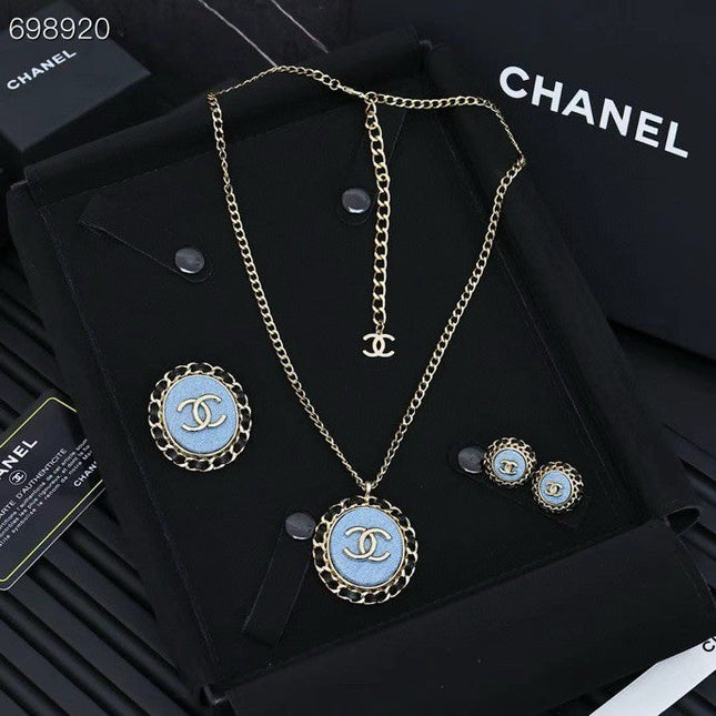 25P OVAL NECKLACE IN BLUE DENIM BLACK LEATHER-THREADED CHAIN